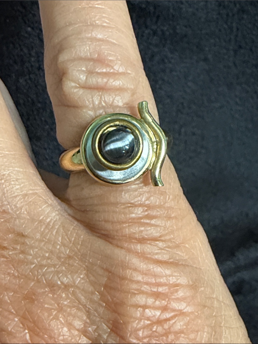 VINTAGE GOLD & SILVER FAUX MOONSTONE SWIRL COCKTAIL RING SIZE 5.75 VERY RARE